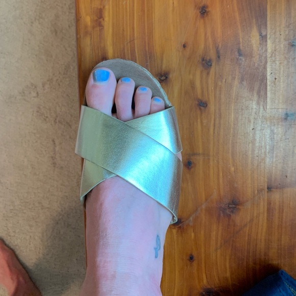 Brand new gold flatforms - Picture 3 of 4